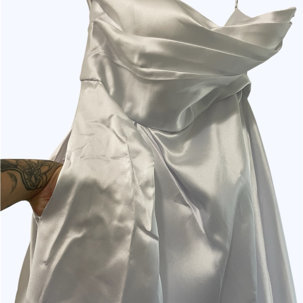 Elegant White Strapless Wedding Dress with High Slit - Picture 5 of 10